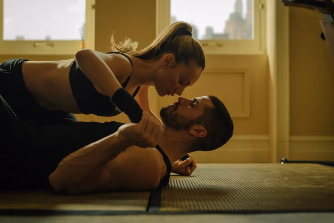 Atraídos Pelo Destino une estrelas de Elite e A Substância em romance tenso