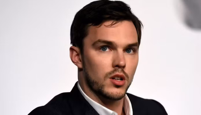 James Gunn revela primeiro visual de Nicholas Hoult com a armadura de Lex Luthor
